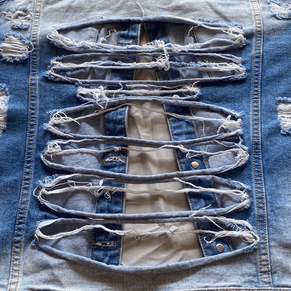 Ripped Jean jacket - Picture 6 of 7